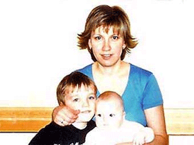 Бахмина с детьми. Фото newsru.com (с) Бахмина с детьми. Фото newsru.com (с)